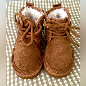 Ugg boots size 6, only tried on!